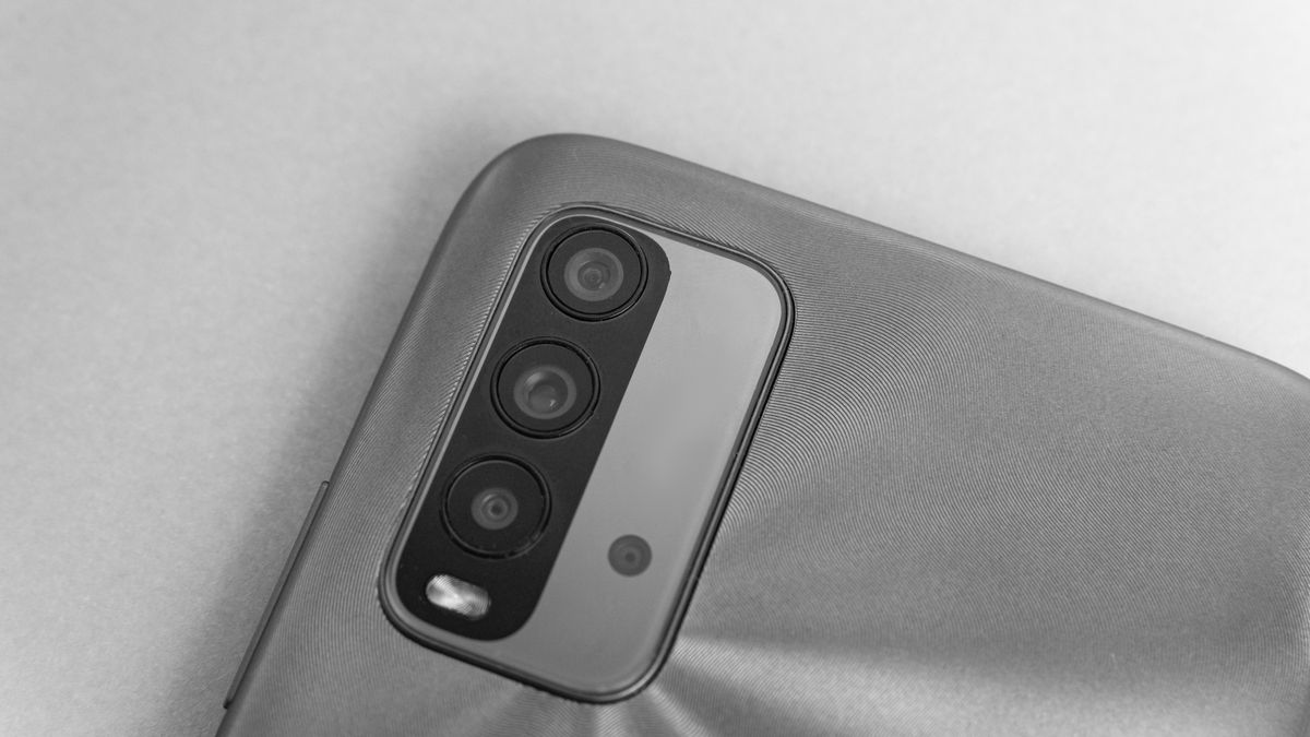 Back view of modern smartphone showing multi-lens camera module