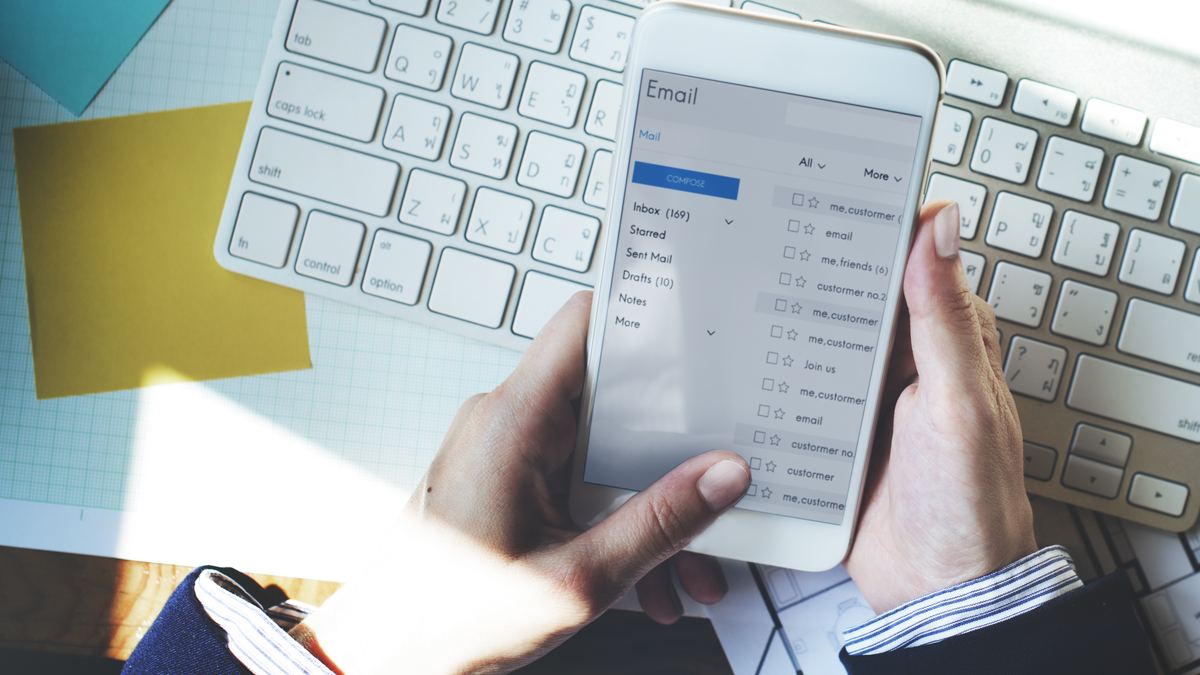iPhone Mail app taking massive storage and throwing Cannot Get Mail error